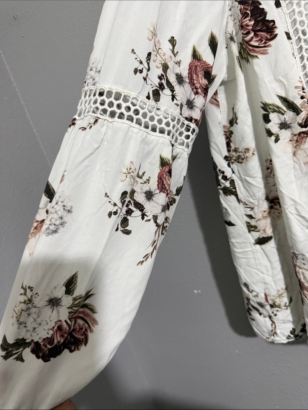 torrid White Floral Lace-Trim Peasant Blouse with Pink Roses - Picture 4 of 10